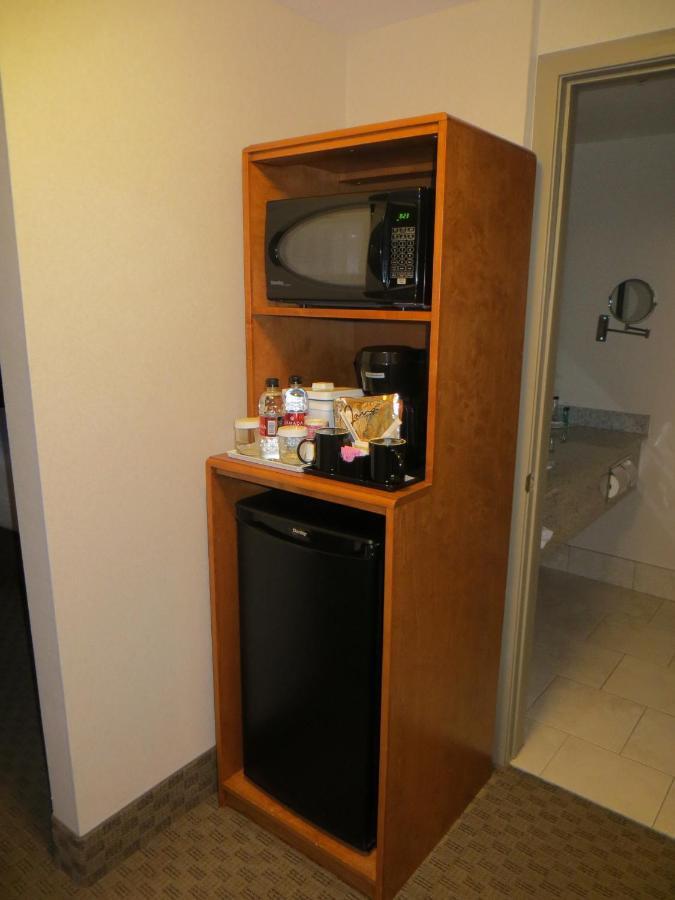 ホテル ラマダ エドモントン サウス 部屋 写真
